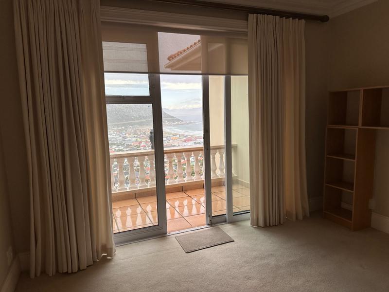 To Let 4 Bedroom Property for Rent in Fish Hoek Western Cape